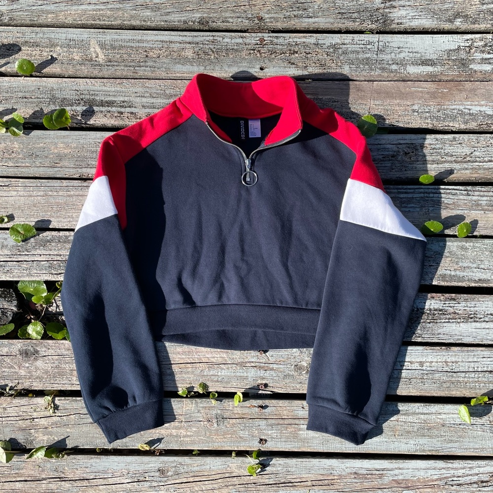 H&M Divided Cropped Hoodie medium